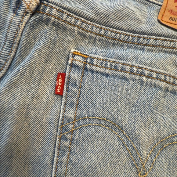Levi's Light Blue Jean Cut-offs W 29 - Picture 5 of 12